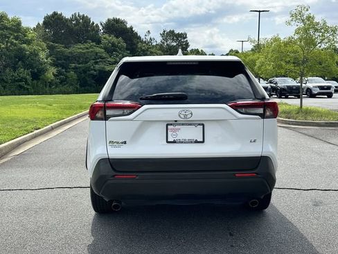 Used 2022 Toyota RAV4 LE FWD image 8