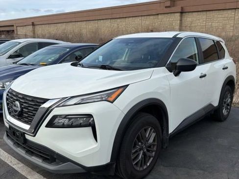 Used 2023 Nissan Rogue S image 3