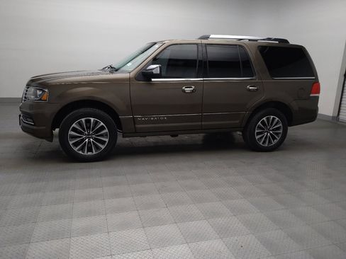 Used 2016 Lincoln Navigator Select image 2