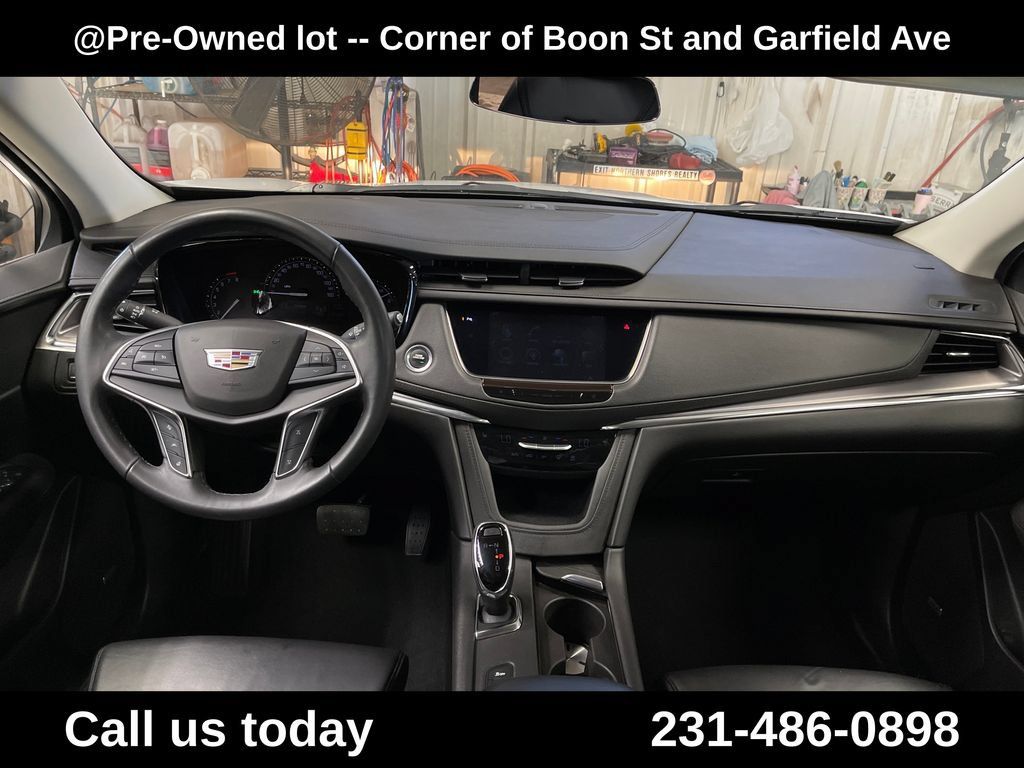 Used 2017 Cadillac XT5 Luxury w/ Driver Awareness Package AWD/4WD image 18