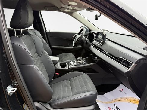 Used 2025 Mitsubishi Outlander SE image 26