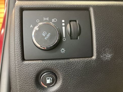 Used 2019 Jeep Grand Cherokee Limited AWD/4WD image 16