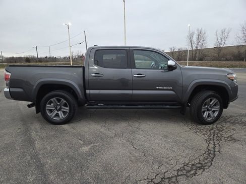 Used 2017 Toyota Tacoma Limited image 26
