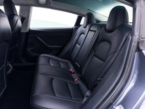 Used 2023 Tesla Model 3 Standard Range image 32