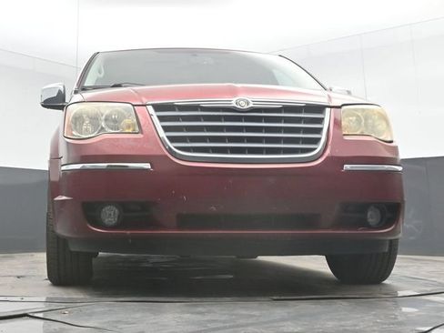 Used 2010 Chrysler Town & Country Limited FWD image 31