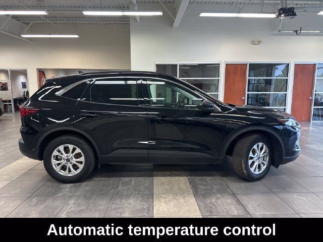 Used 2023 Ford Escape Active w/ Tech Pack #2 AWD/4WD image 10