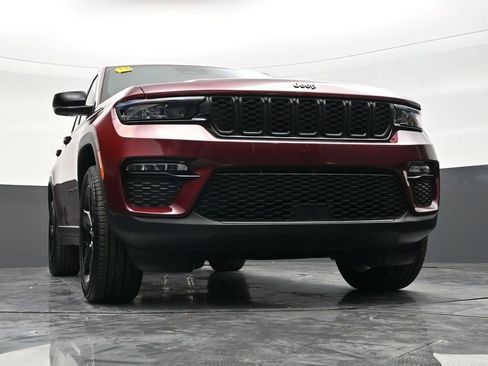 Used 2025 Jeep Grand Cherokee Limited w/ Black Appearance Package RWD image 27