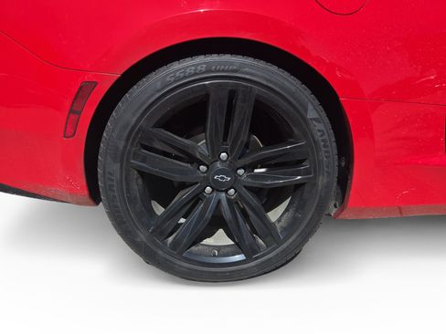 Used 2018 Chevrolet Camaro LT RWD image 16