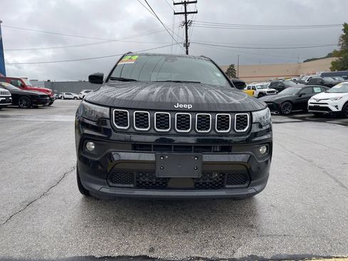 Used 2024 Jeep Compass Latitude AWD/4WD image 5