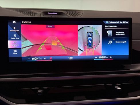 Used 2023 BMW X7 M60i w/ Climate Comfort Package image 35