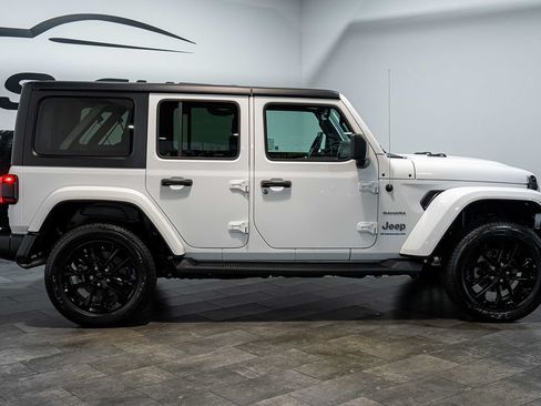 Used 2023 Jeep Wrangler Unlimited Sahara w/ Cold Weather Group AWD/4WD image 8