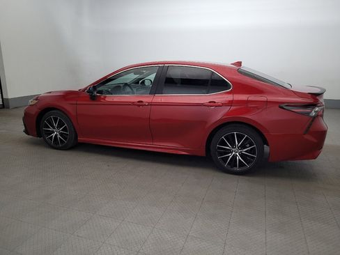 Used 2021 Toyota Camry SE image 3