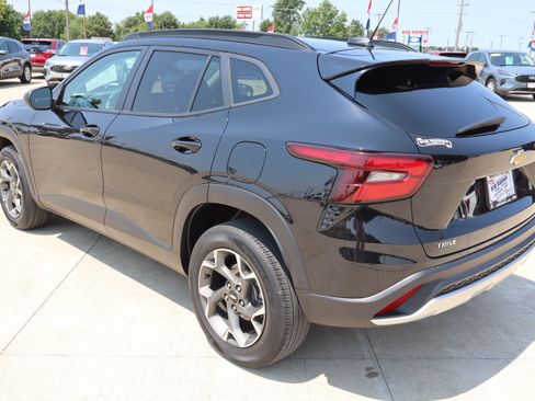 Used 2024 Chevrolet Trax LT w/ Driver Confidence Package FWD image 7