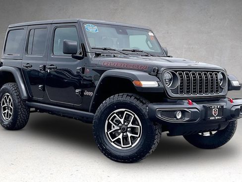 Used 2025 Jeep Wrangler Unlimited Rubicon AWD/4WD image 2