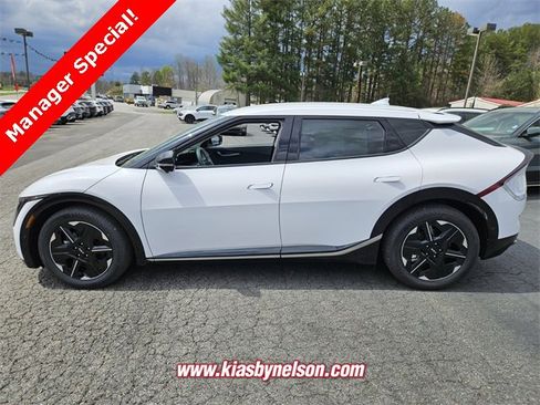 New 2025 Kia EV6 Wind image 4