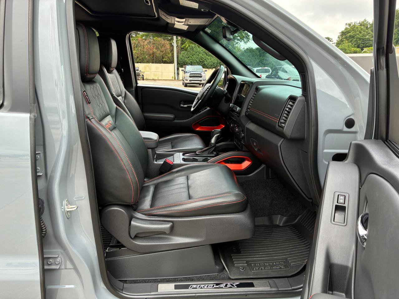 Used 2023 Nissan Frontier PRO-4X w/ Pro-4X Premium Package AWD/4WD image 15