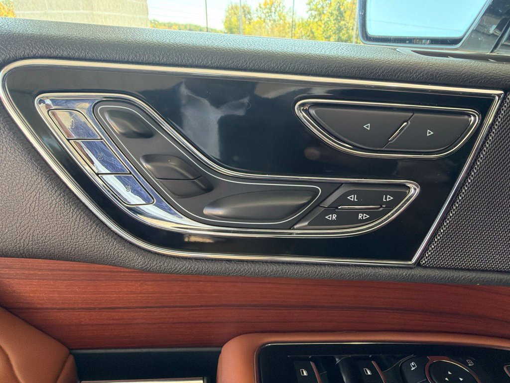 Used 2021 Lincoln Navigator Reserve AWD/4WD image 11