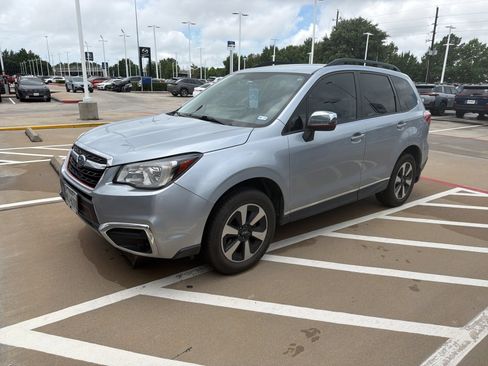 Used 2017 Subaru Forester 2.5i w/ Alloy Wheel Package AWD/4WD image 1