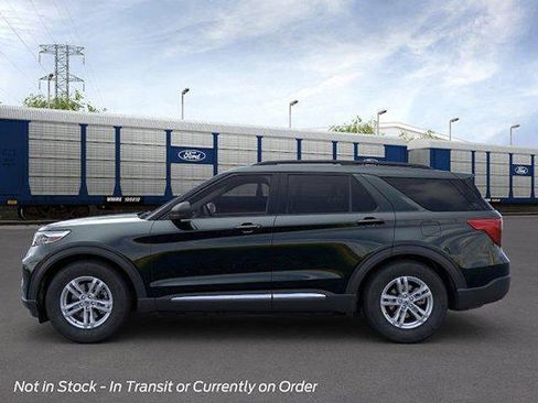 Certified 2022 Ford Explorer XLT w/ Equipment Group 202A AWD/4WD image 3