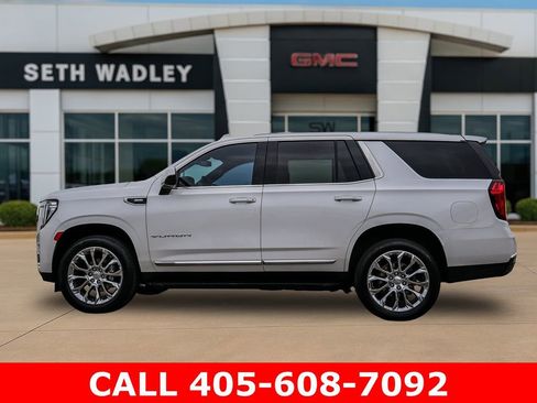 Used 2023 GMC Yukon SLT AWD/4WD image 4