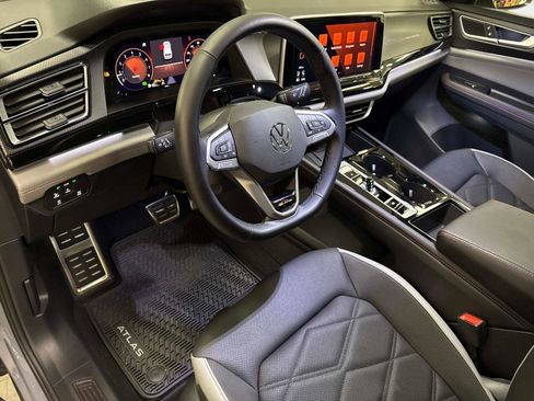 Certified 2025 Volkswagen Atlas Peak Edition SE image 22