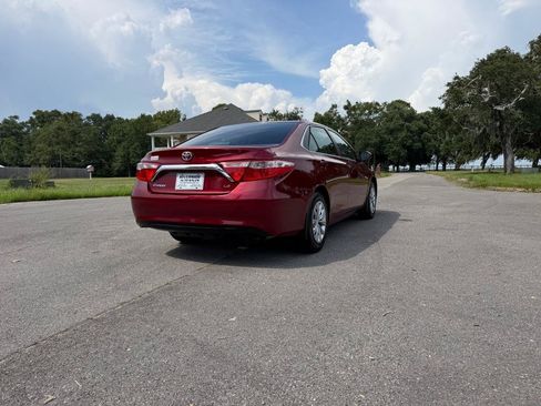 Used 2017 Toyota Camry LE FWD image 5