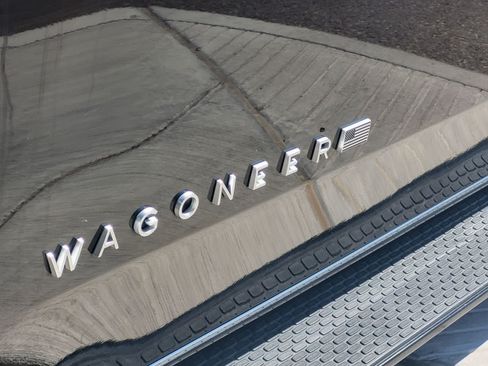 Used 2023 Jeep Wagoneer Series III w/ Preferred Equipment Group AWD/4WD image 11