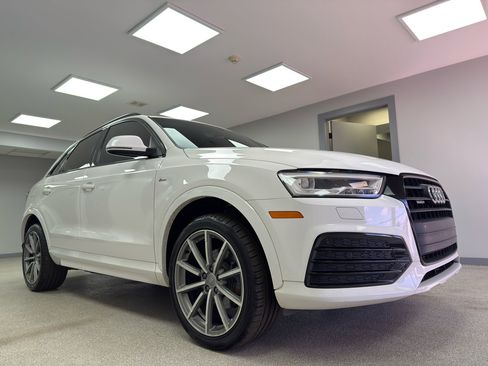 Used 2017 Audi Q3 2.0T Prestige w/ Prestige Package image 4