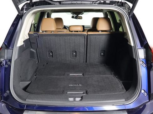 Used 2025 Nissan Rogue Platinum FWD image 16