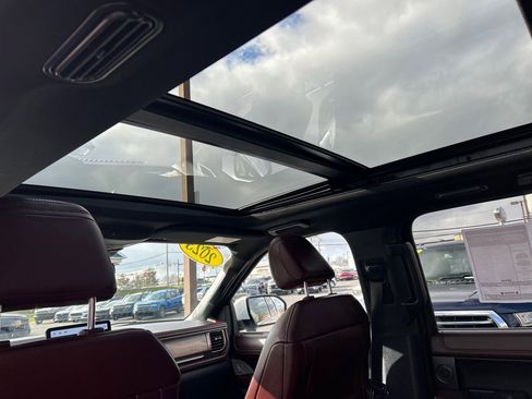 Used 2023 Ford Expedition Limited image 11