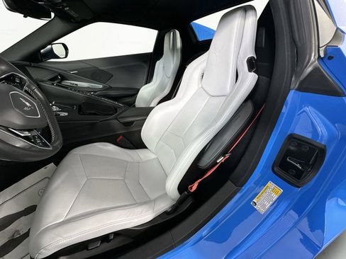 Used 2021 Chevrolet Corvette Stingray Convertible w/ Z51 Performance Package image 11