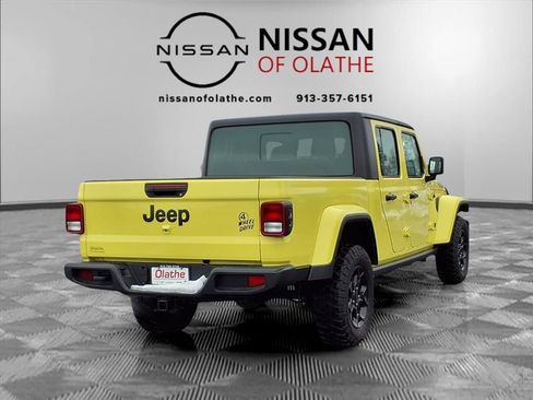 Used 2023 Jeep Gladiator Willys image 28