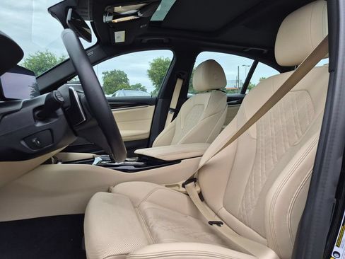 Used 2021 BMW 530e w/ Premium Package RWD image 12