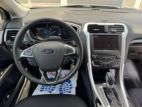 Used 2016 Ford Fusion SE AWD/4WD image 22