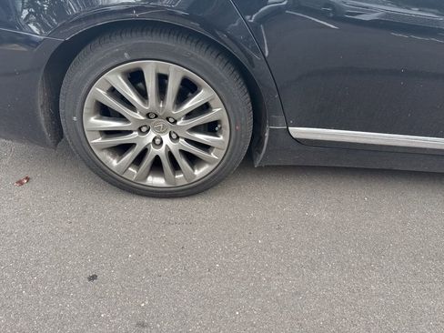 Used 2013 Lexus LS 460 w/ Comfort Pkg image 3