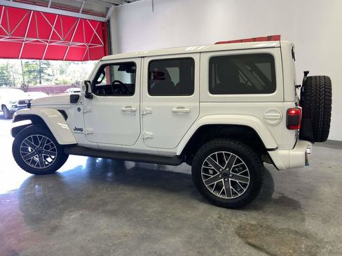 Used 2024 Jeep Wrangler High Altitude AWD/4WD image 5