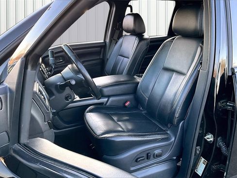 Used 2018 Nissan Titan SV image 22