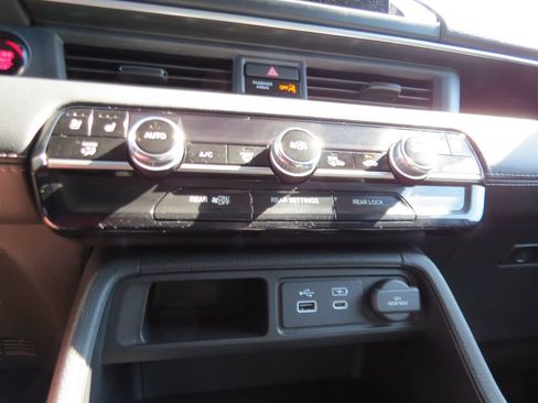 Used 2025 Honda Pilot Elite image 28