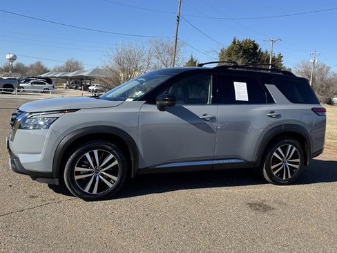 Used 2025 Nissan Pathfinder Platinum w/ Cargo Package image 3