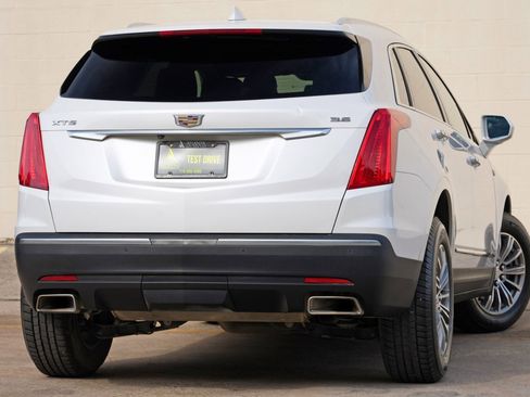 Used 2017 Cadillac XT5 FWD image 4