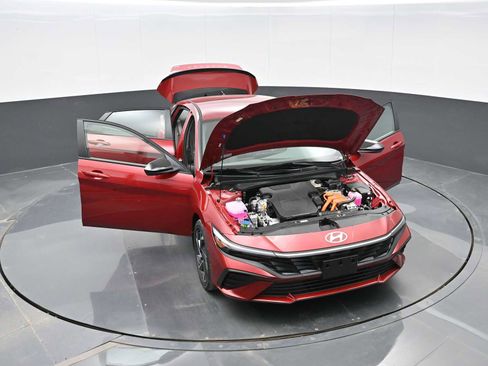 Used 2025 Hyundai Elantra SEL FWD image 38