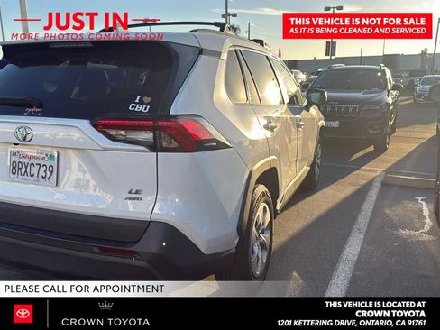 Used 2020 Toyota RAV4 LE w/ Carpet Mat Package AWD/4WD image 4