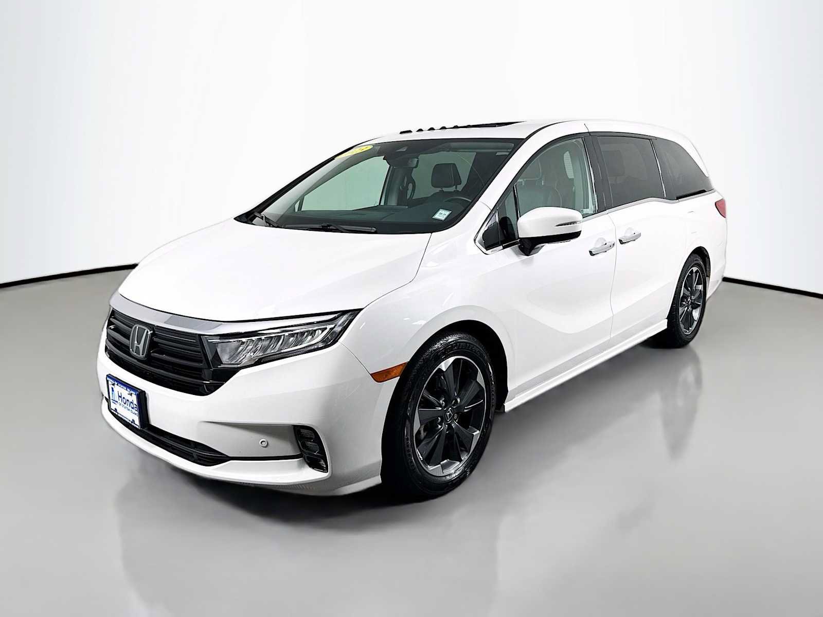 Certified 2023 Honda Odyssey Elite image 3