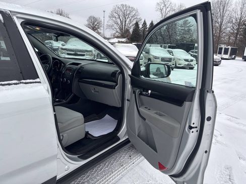 Used 2011 Kia Sorento 2WD image 19