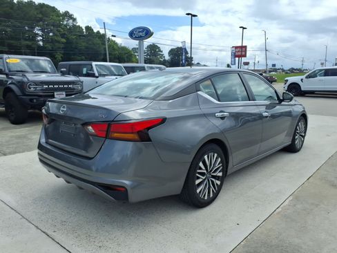 Used 2024 Nissan Altima 2.5 SV FWD image 5