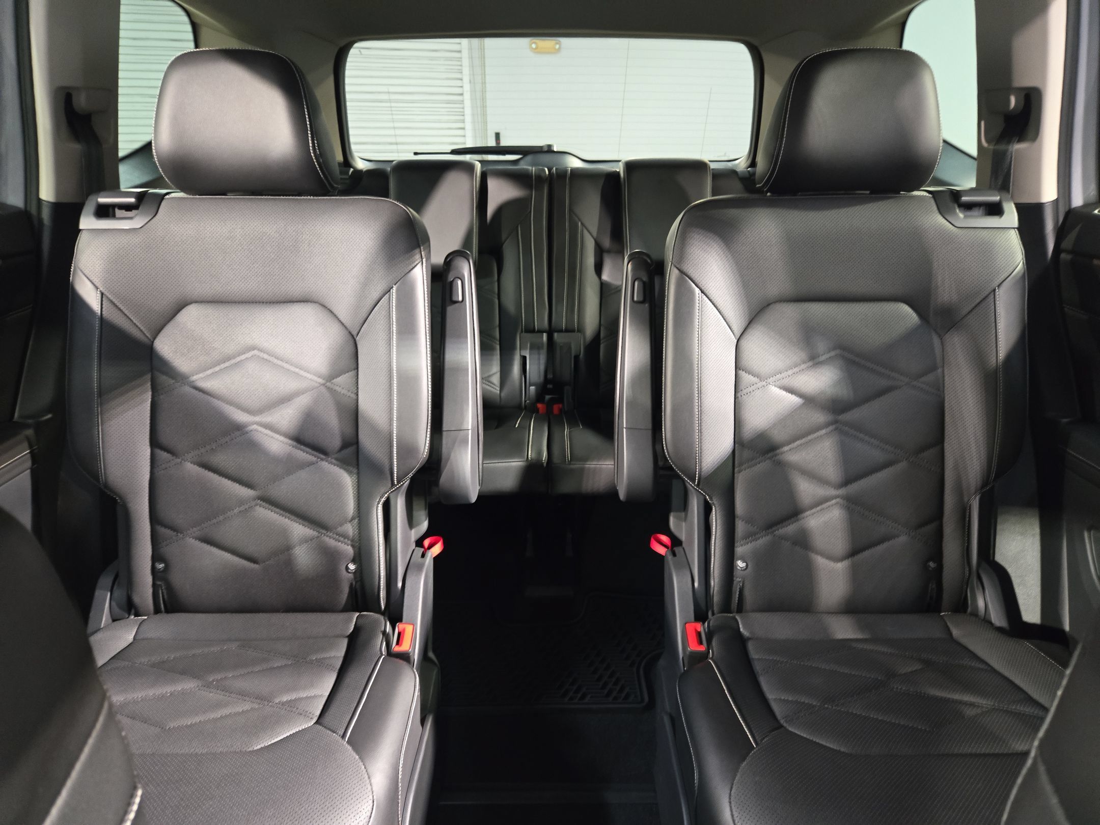 Used 2024 Volkswagen Atlas SE FWD image 13