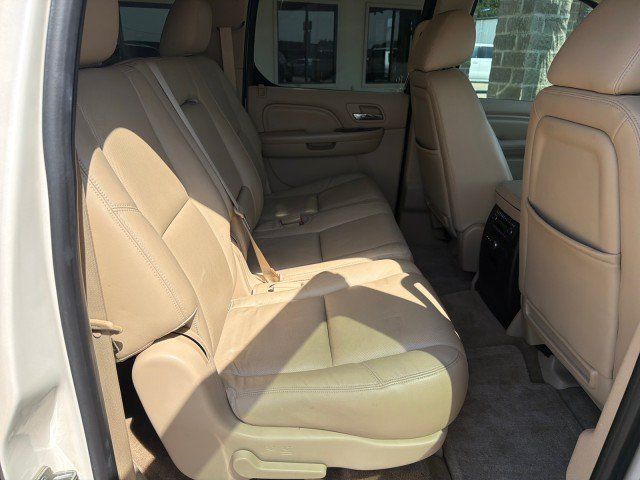 Used 2013 Cadillac Escalade ESV Luxury RWD image 24