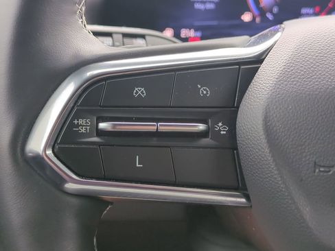 Used 2024 Chevrolet Traverse LT w/ Midnight/Sport Edition FWD image 18
