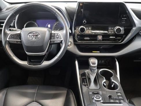 Used 2023 Toyota Highlander XSE AWD/4WD image 16