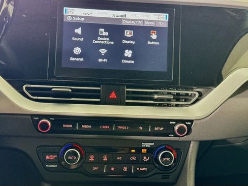 Certified 2021 Kia Niro LX image 15